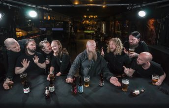 trollfest-verwandeln-energiegeladene-hits-in-puren-norwegischen-balkan-metal-k-a-o-s-mit-happy-heroes