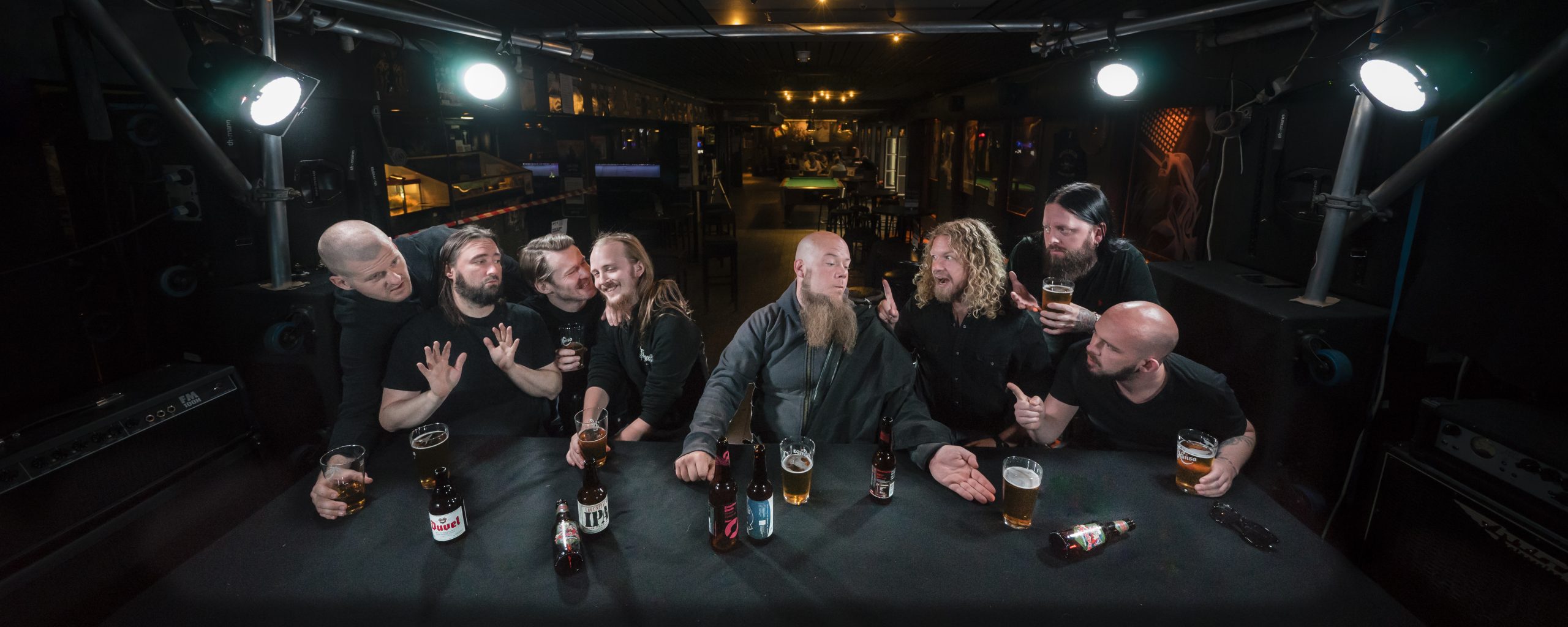 trollfest-verwandeln-energiegeladene-hits-in-puren-norwegischen-balkan-metal-k-a-o-s-mit-happy-heroes